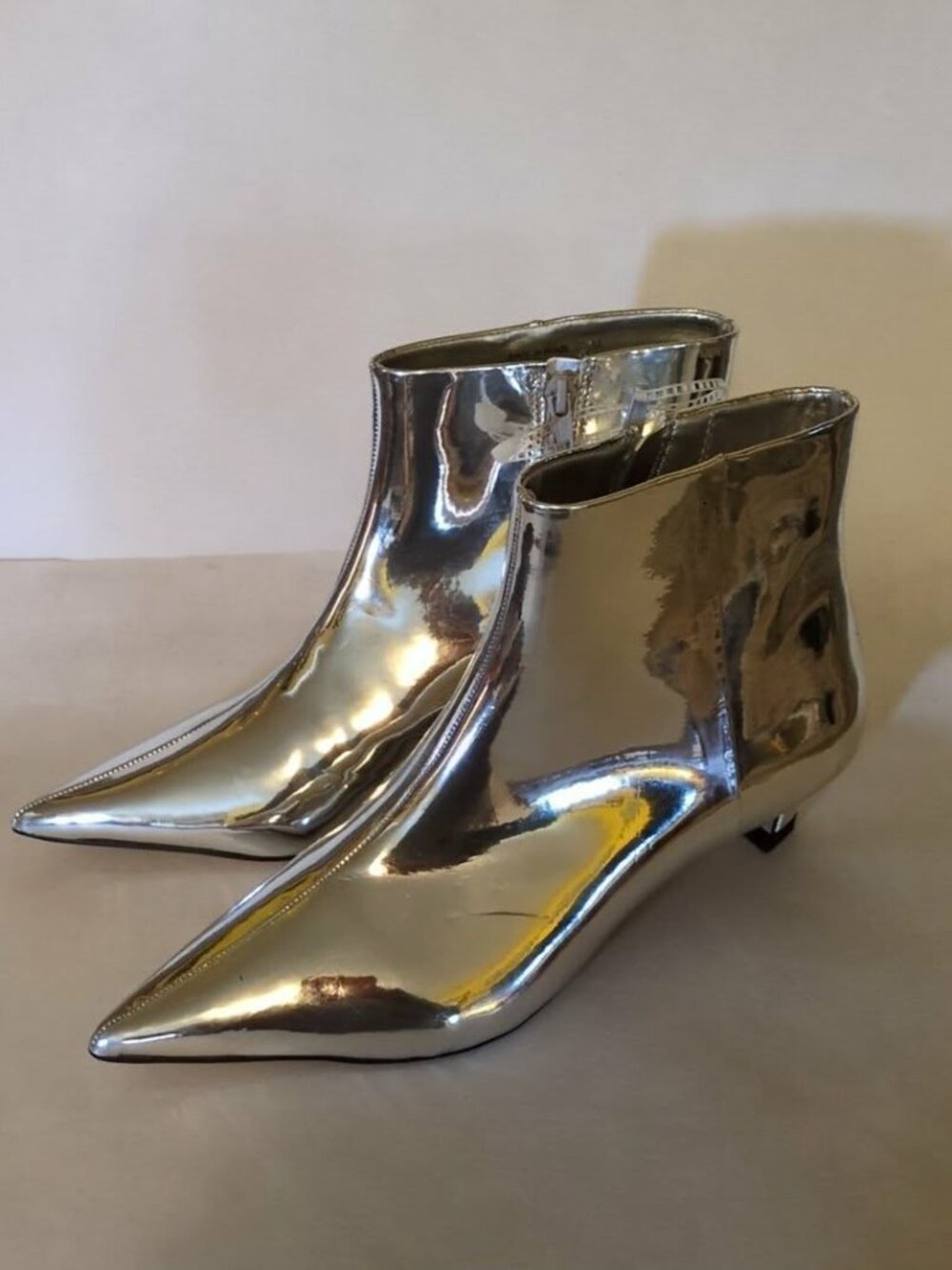 Gianni Bini Silver Metallic Kitten Heel Boots Size 8.5 Y2K Georgina Ank Booties